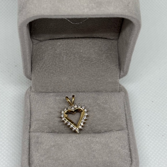 14k Gold Heart Pendant with natural diamonds & 10K gold chain - Picture 8 of 10
